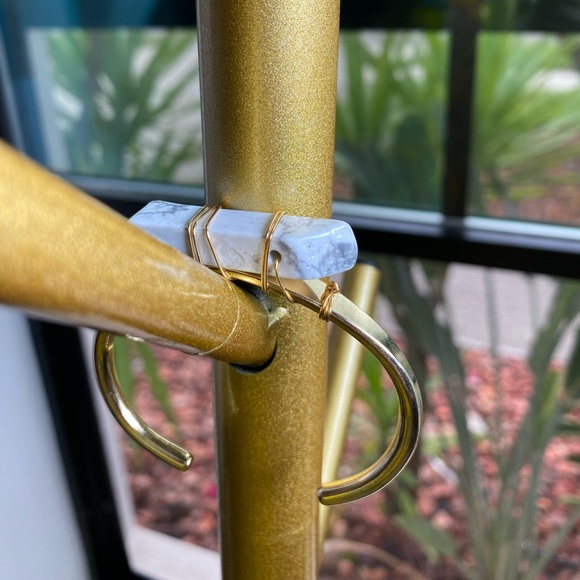 HOWLITE CRYSTAL BANGLE - Picture 3 of 6